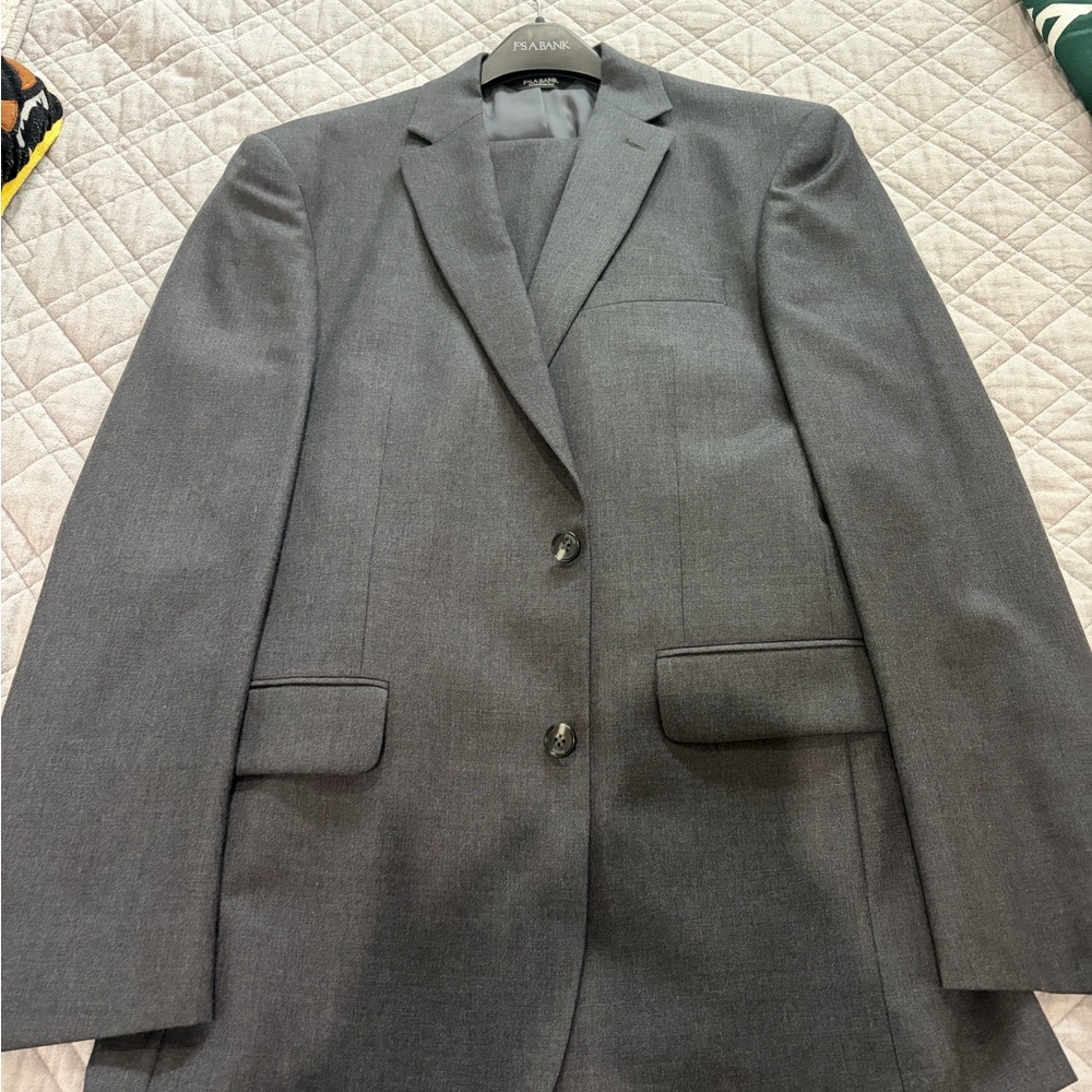 Jos. A. Bank Men's Charcoal Suit Set
